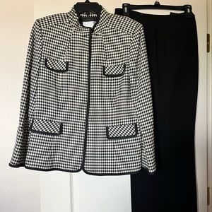 Tahari Arthur S Levine 2 piece blazer pant set